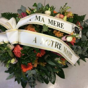 Composition réalisée à l’occasion d’obsèques façon bouquet à plat