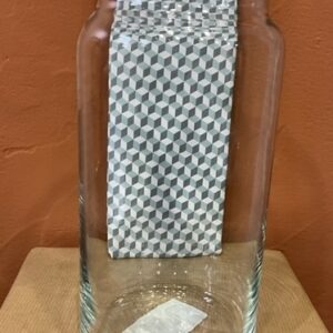 Vase en verre cylindrique avec encolure resserrée pour bien maintenir les tiges des bouquets