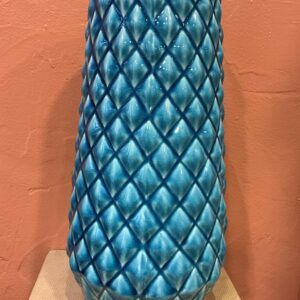 Vase émaillé aux effets craquelés de couleur bleu pacifique aux motifs géométriques
